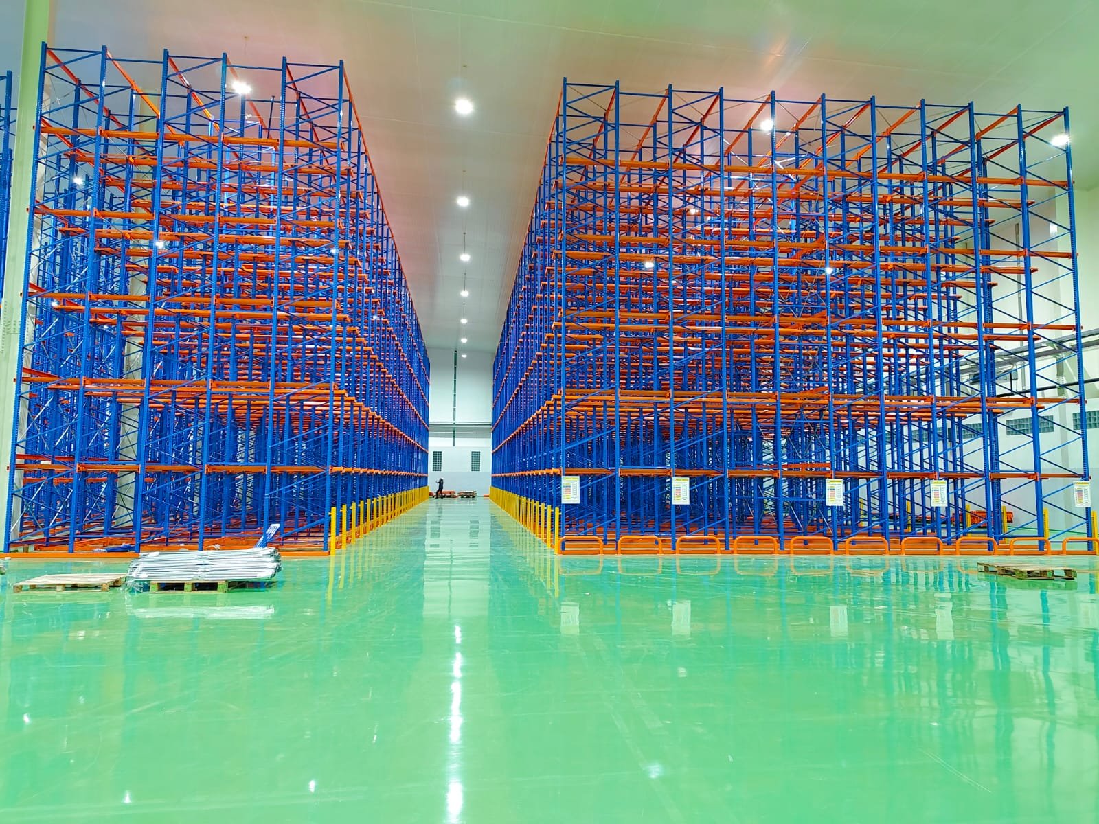 Info rak drive-in Perkasa Racking TAP — Rak Drive-In vs Double Deep: Perbandingan