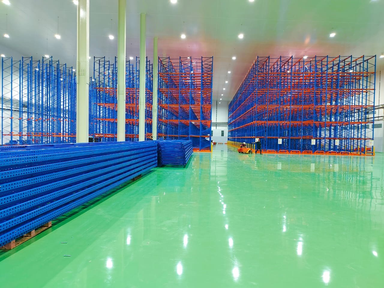 Info rak drive-in Perkasa Racking TAP — Forklift untuk Rak Drive-In & Operasinya